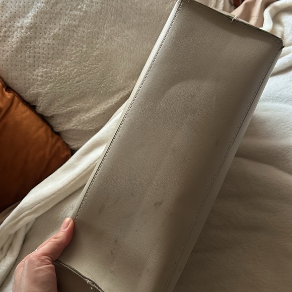 Beige / Tan Bucket Hand Bag or Tote - Picture 10 of 16